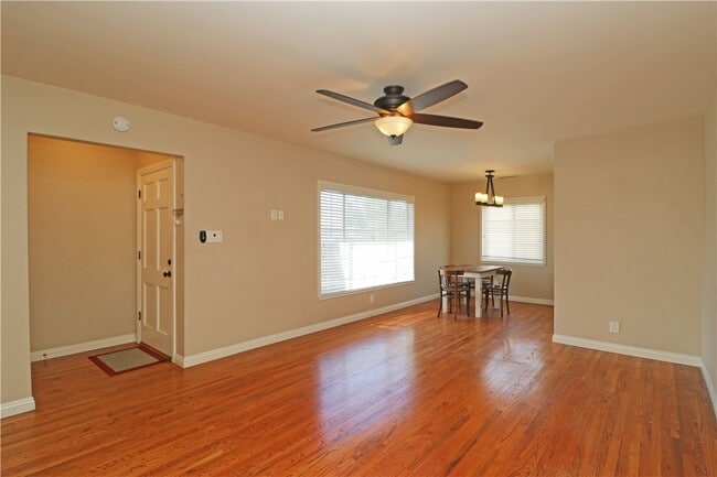 Photo - 412 Catalpa Ave