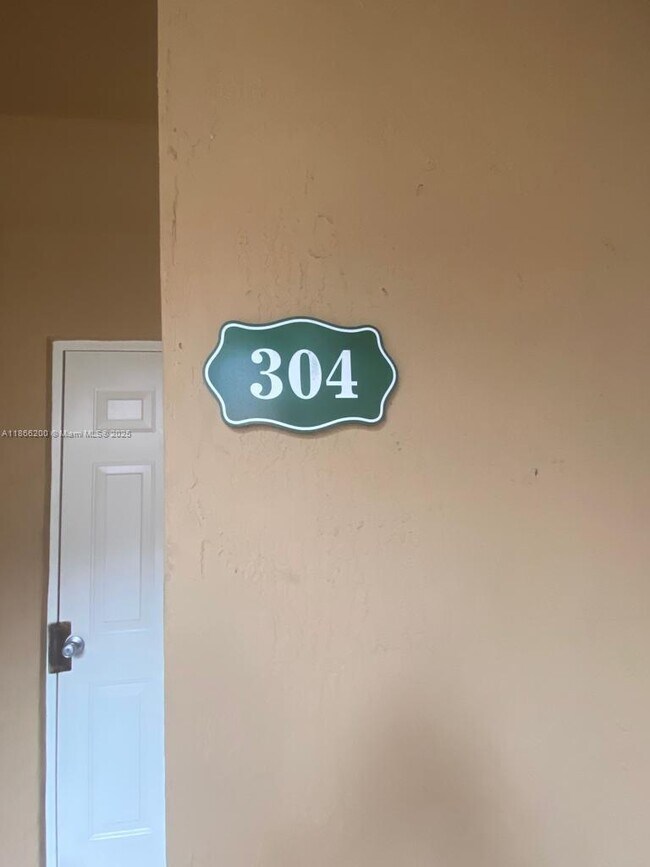 Photo - 6380 NW 114th Ave Unidad 304