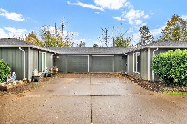 Photo - 1628-1628 Madras St SE Unit 1626 Madras St SE