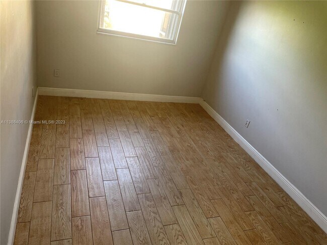 Photo - 4111 Stirling Rd