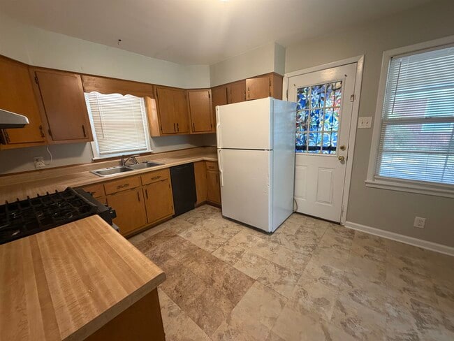 Photo - 1461 Woodston Rd