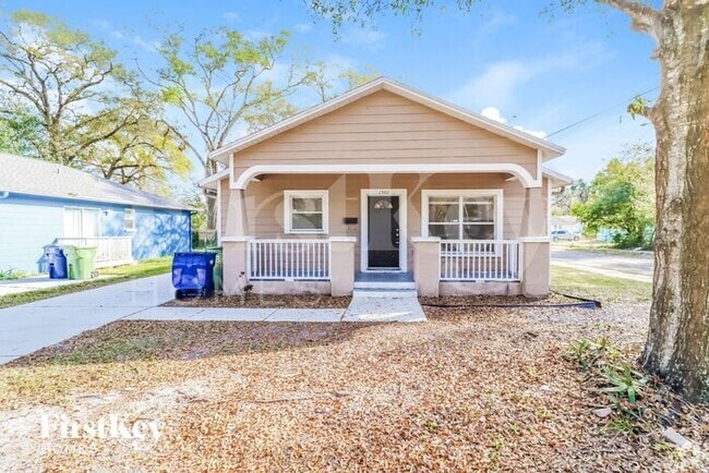 Building Photo - 1501 E Chelsea St Rental