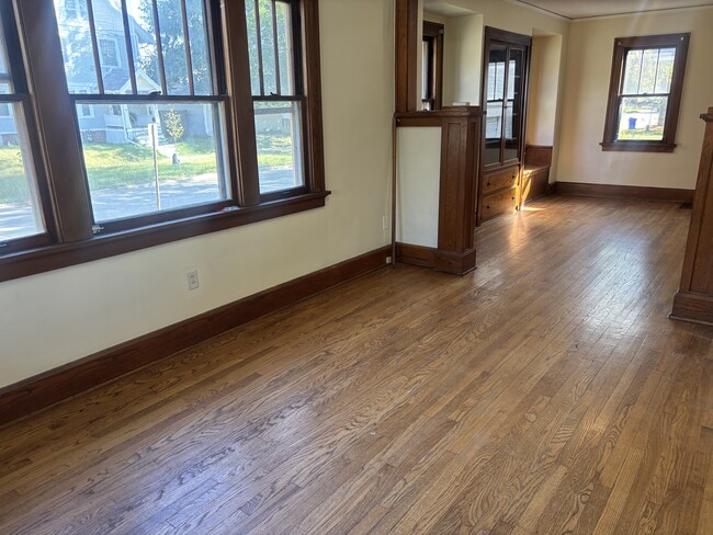 Photo - 1841 Grande Ave SE