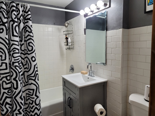 Photo - 3401 S Howell Ave Unidad 2-4