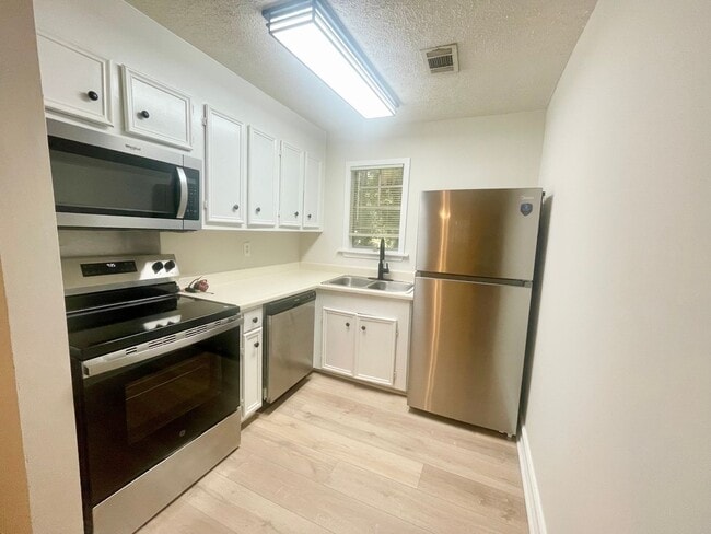 Photo - 2/1 apartment in downtown Brandon for rent!! Unit 9