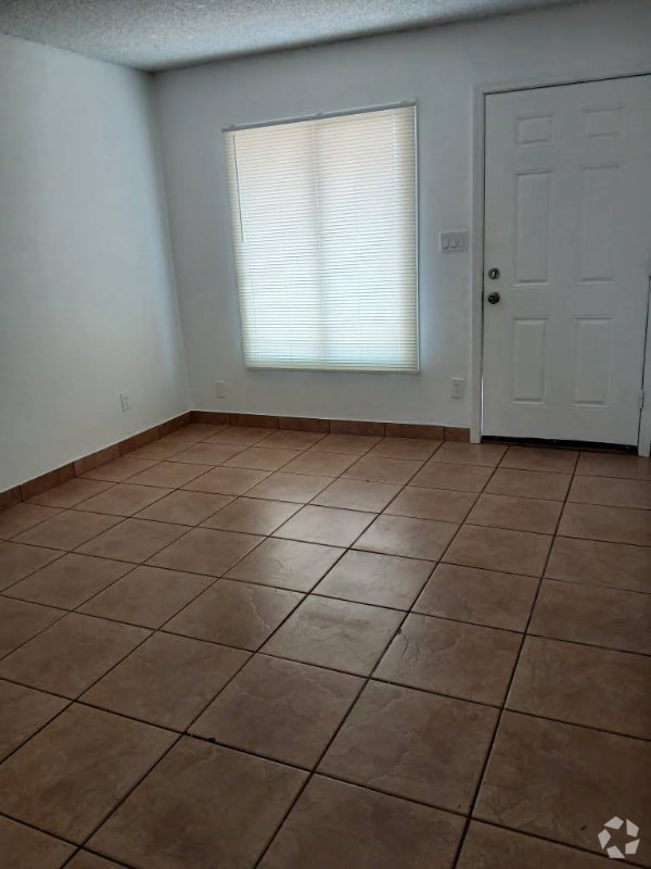 Building Photo - 2308 E Broadway Rd Rental