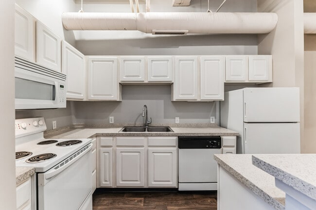 1 BR, 1 BA