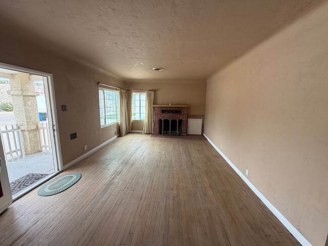 Photo - Charming and spacious Needles home