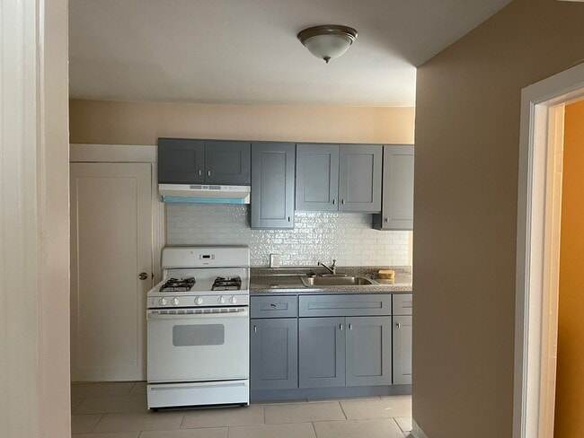 Photo - 1810 W Ruscomb St