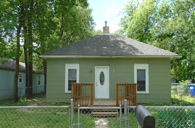 Building Photo - Charming & Cozy Rental