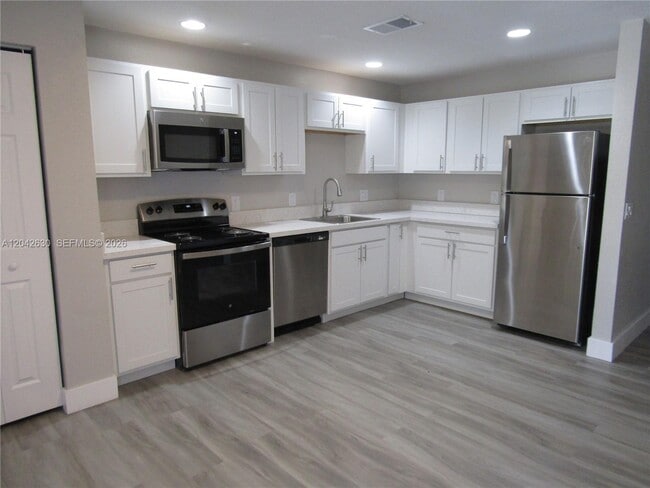 Photo - 2703 Ansel Ave S Unidad 2703