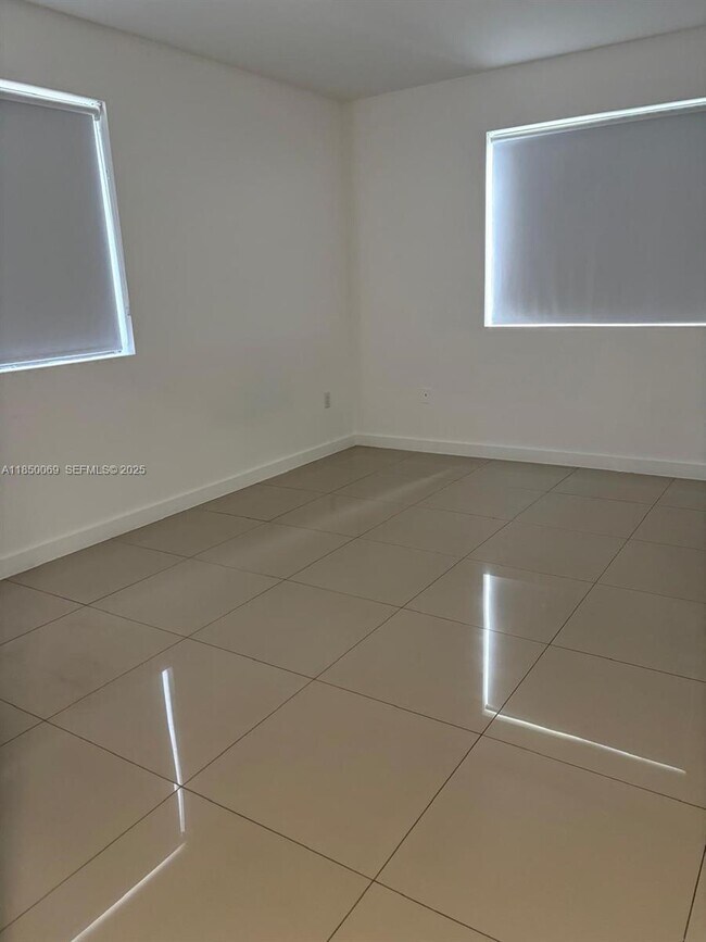 Photo - 423 E 27th St Unit 203