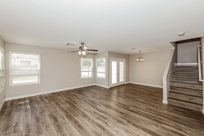 Photo - 2010 Waverly Cir