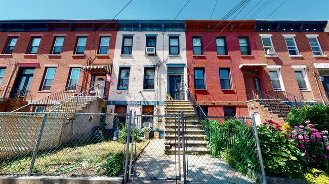 Building Photo - 19 Henry St Unit 1 Rental