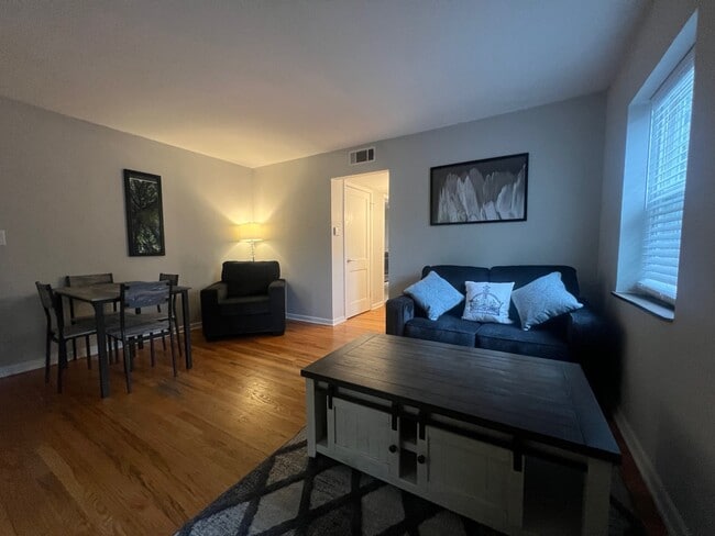 Building Photo - 4504 Holly St Unit 2N Rental