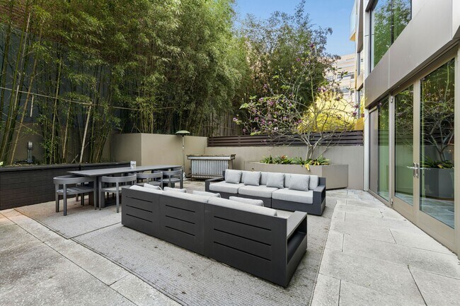 Photo - 2121 Webster St