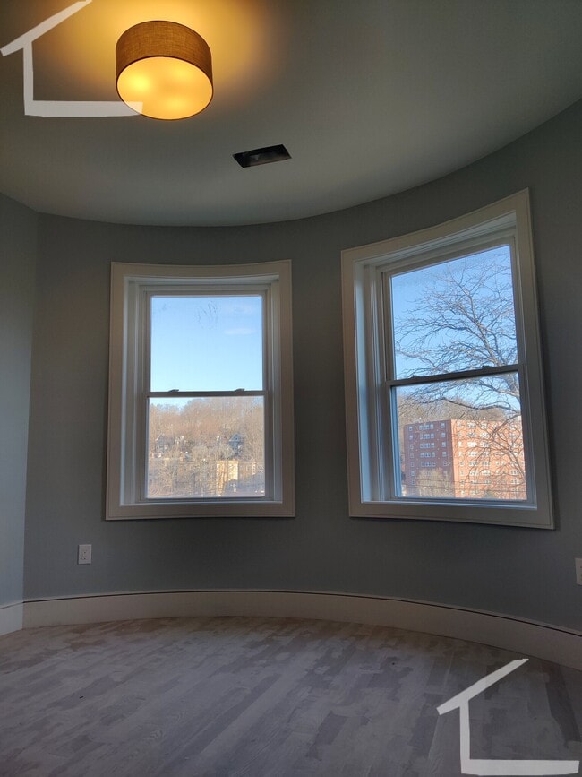 Photo - 9 University Rd Unit 3