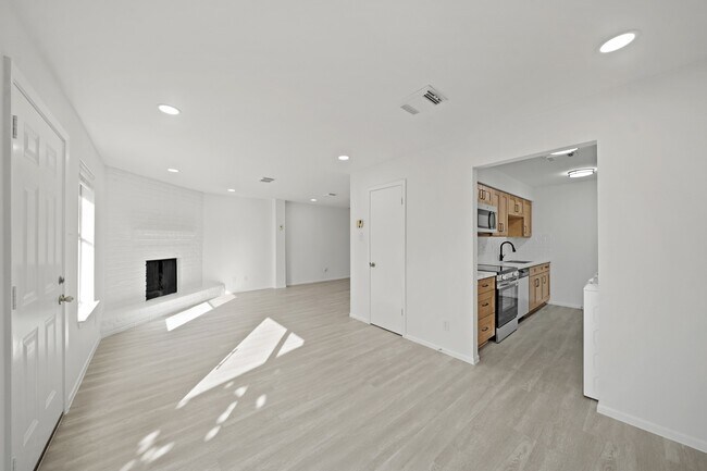 Photo - 7949 Ellinger Ln