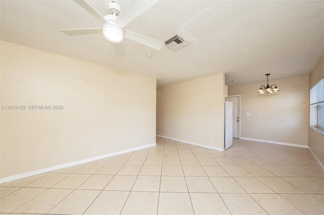 Photo - 900 W Bloxham St