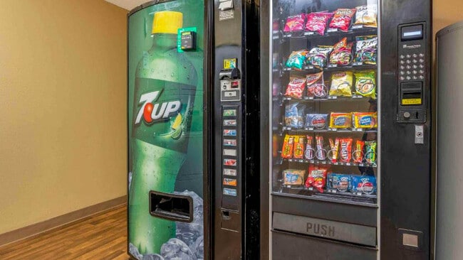 Photo - 9750 Lake Shore Dr E