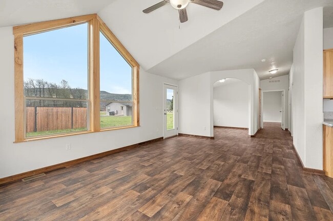 Photo - 210 Mossyrock Rd W