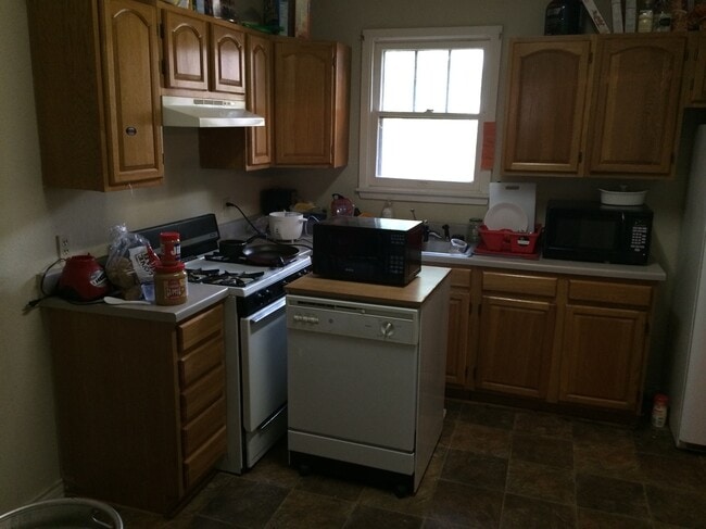 Photo - 907 E 39th St