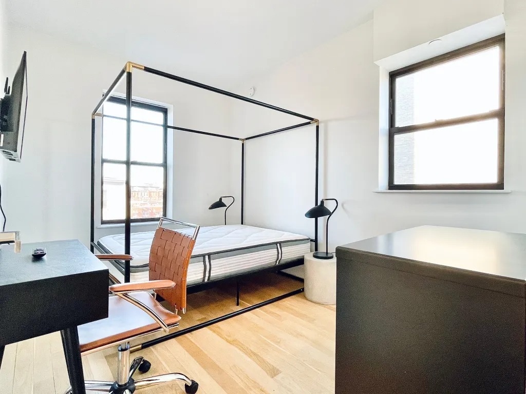 Furnished room/NOT APARTMENT - Furnished room/NOT APARTMENT