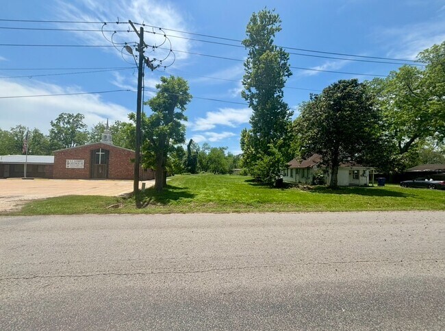 Photo - 701 N Hackberry St