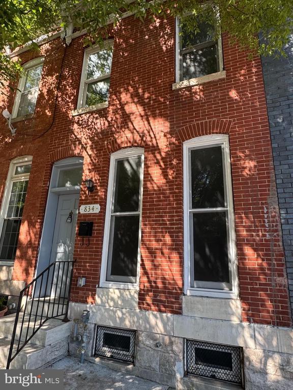 Building Photo - 834 N Washington St Rental