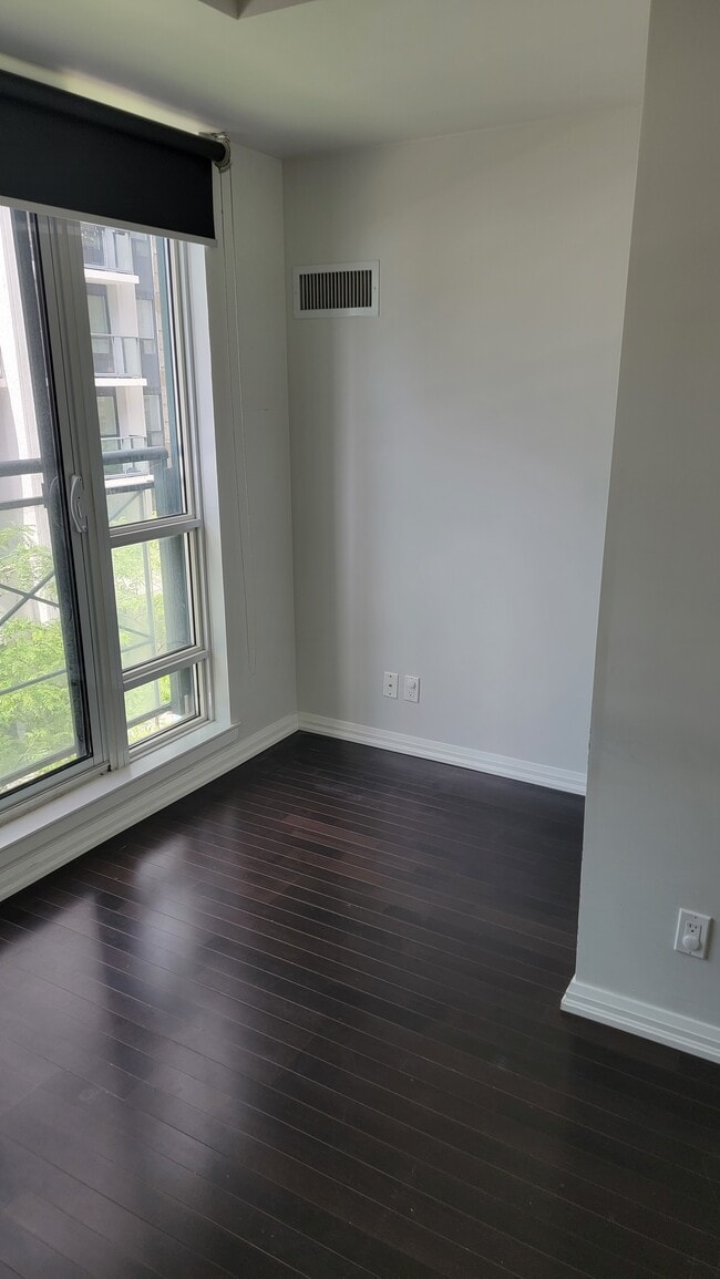 Building Photo - Large 1+1(2nd bedroom) Unit 406