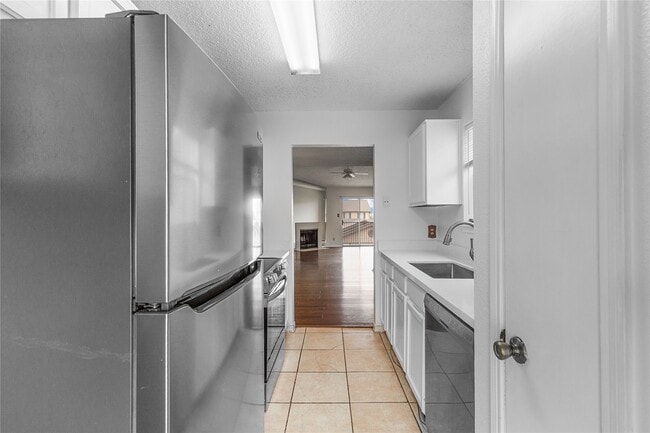 Photo - 2121 Hepburn St Unit 912