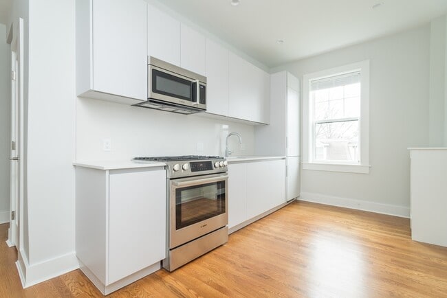 Building Photo - 17 Forest St Unit 44B
