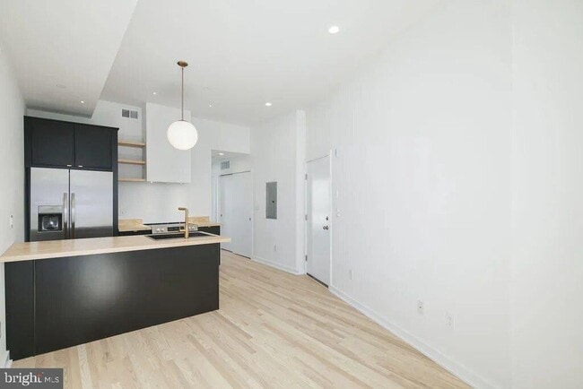Building Photo - 2331 Frankford Ave Unit 3