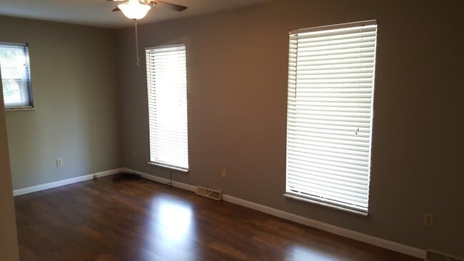 Photo - 70 Veldt Ln