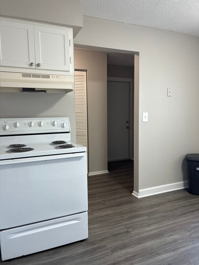 1x1 Hibiscus Lux w/Washer & Dryer