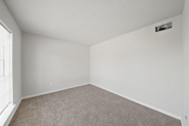 Building Photo - 3203 Ripplebrook Dr