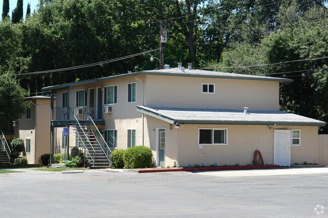 Photo - Mariposa Oaks Apartment