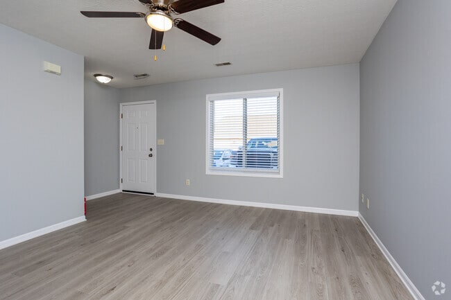 2BR, 1.5BA - 1,100 SF