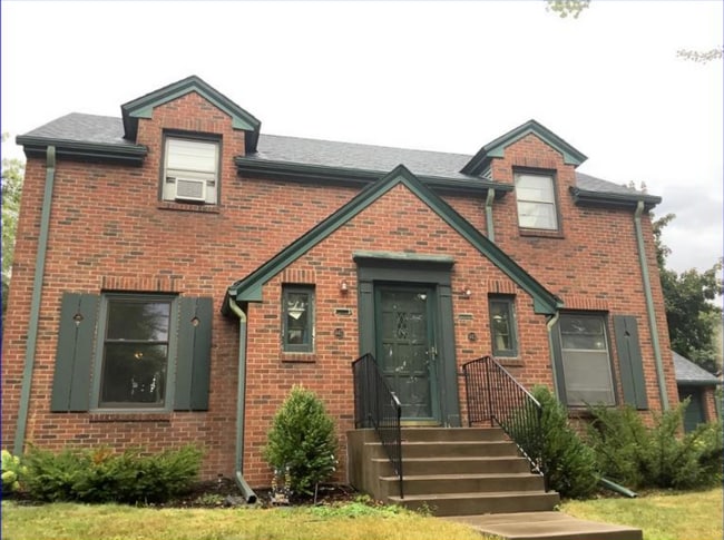Building Photo - 447 Fairview Ave S Unit 447 Fairview Ave S