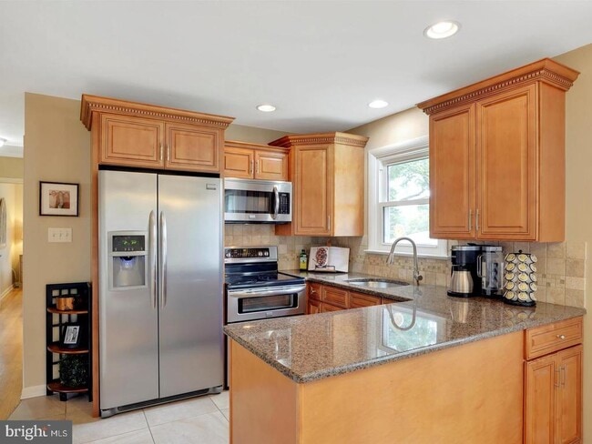 Photo - 2115 Lynn Ave