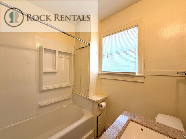 Photo - 1 Bed 1 Bath House