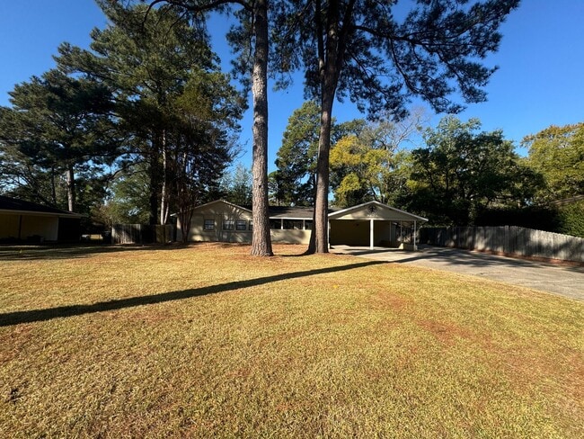 Building Photo - Large lot in Southern Hills....