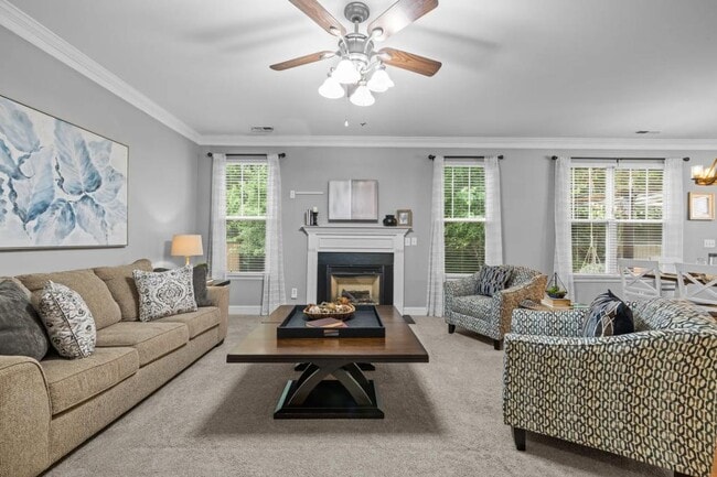 Photo - 552 Stobhill Ln