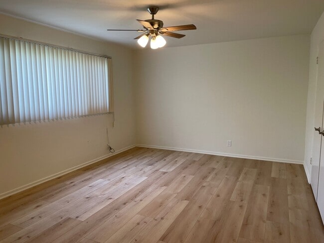 Photo - 1122 S Clark Dr Unidad 3