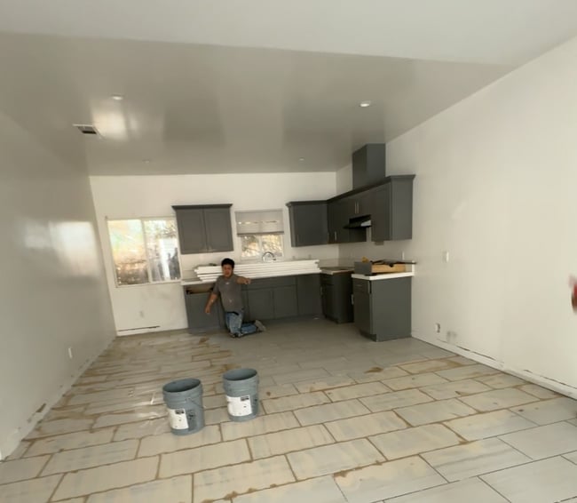 Photo - 127 E 11th St