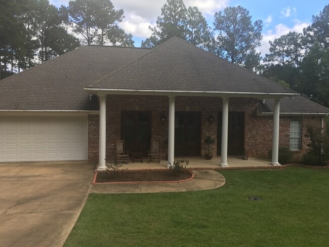 Photo - 70 Greenleaf Dr House