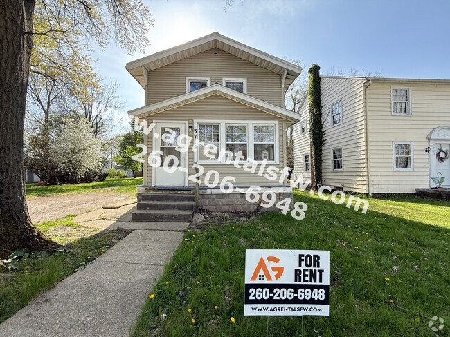 Building Photo - 2 Bedroom House