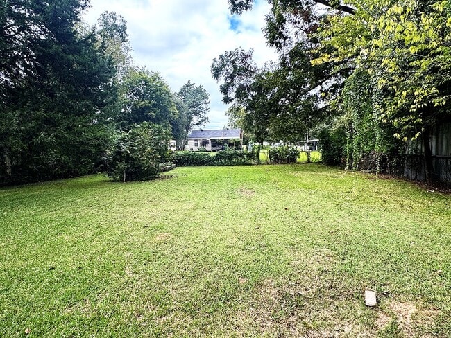 Photo - 1231 Waller Ave