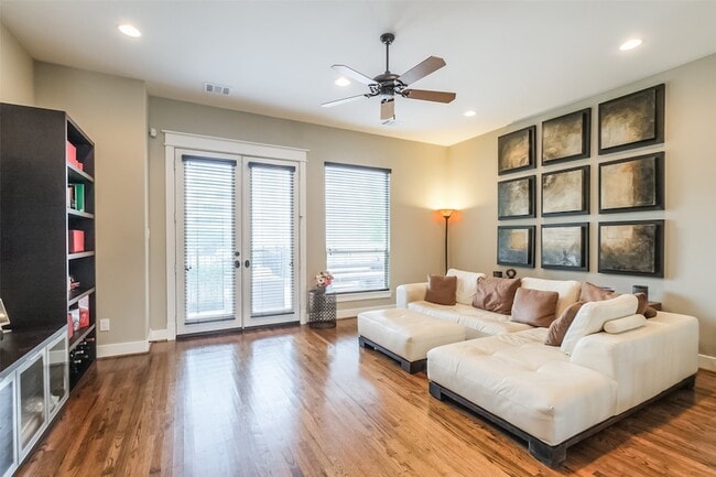 Photo - 166 Reinicke St
