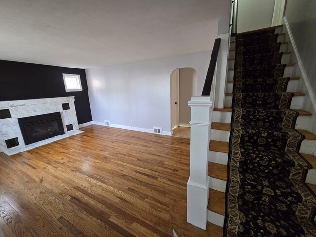 Photo - 532 Orwood Pl